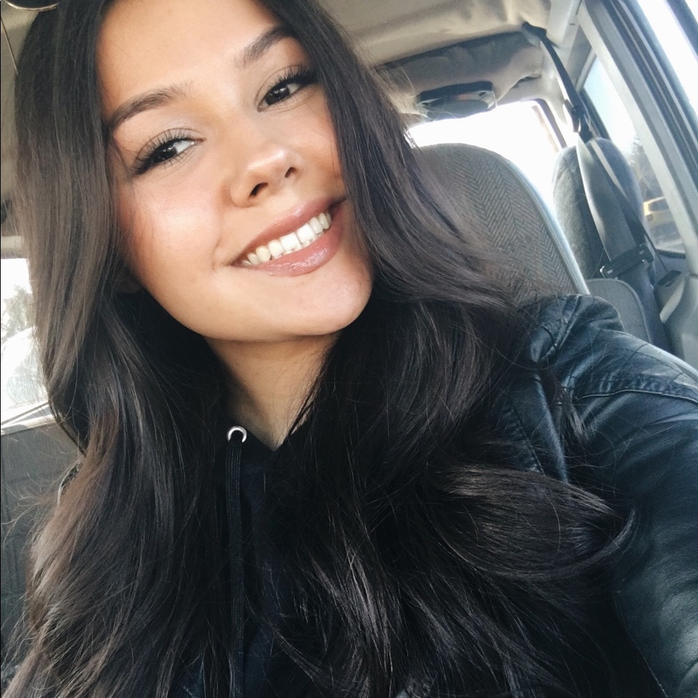 Meet your Posher, Abril